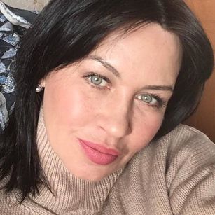 Model - Sara striptease