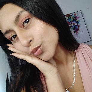 Model - NicolleRouse brunette