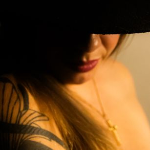 Model - AriannaWill slave