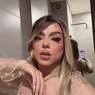 Model - nicolette tay cum