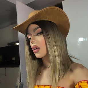 Model - nicolette tay fetish