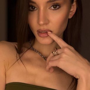 Model - SacuraSacura masturbate