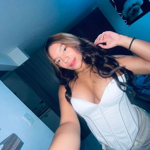 Model - GabyMoreau anal