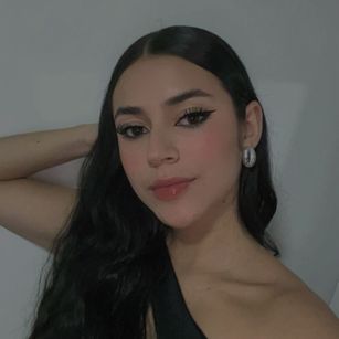 Model - Val Dominguez petite