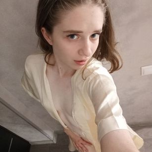 Model - Camilla feet