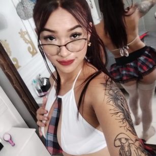 Model - SashaHans feet