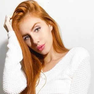 Model - Anna Redford redhead