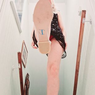 Model - Anna Diamond hairy