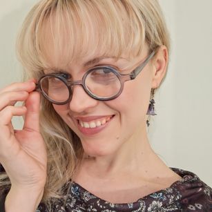 Model - Anna Diamond submissive