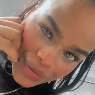 Model - TaylorKhan girl