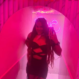 Model - TaylorKhan dildo