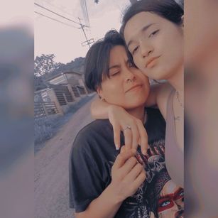 Model - AnnieAndReach young