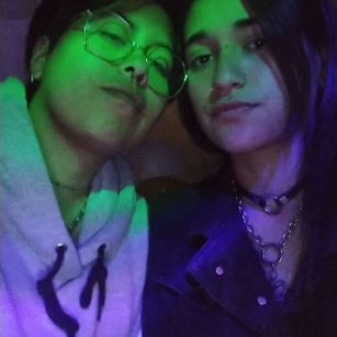 Model - AnnieAndReach couple