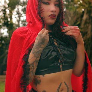 Model - Selina Kyle footfetish