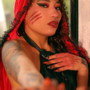 Model - Selina Kyle feet