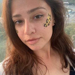 Model - Erica brunette