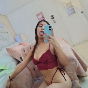 Model - NicolleRouse toys