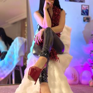 Model - Anelinsa striptease