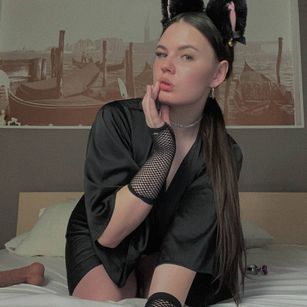 Model - MiaEvelyn curvy