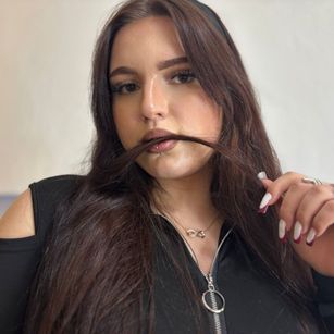 Model - Avary bigtits