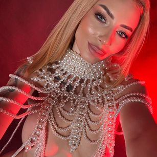 Model - AngieShaen feet