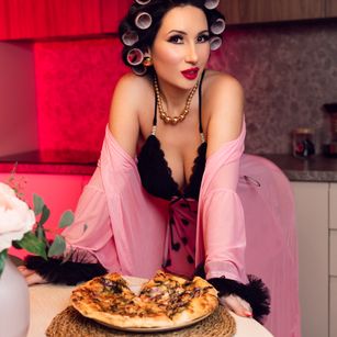 Model - BeckyShine findom