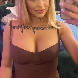 Model - AmmyDanger milf