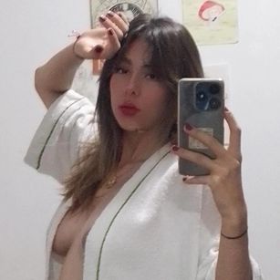 Model - NathalyJohns prettyface