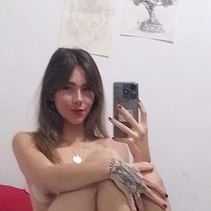 Model - NathalyJohns latin