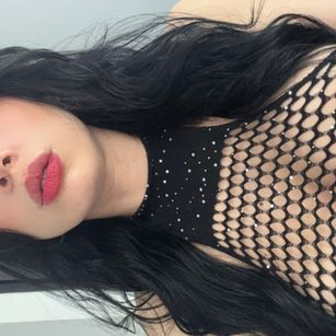 Model - lizzie ross feet