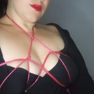 Model - Madeline Sade latina