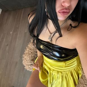 Model - Waltera feet