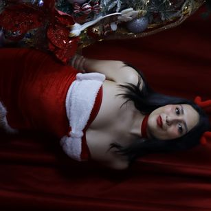 Model - Emma Brookes latina