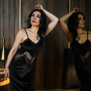 Model - NathallyieLuv mature