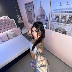 Model - Violet Blaze cum