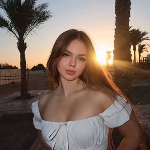 Model - Dhanna Mont friend