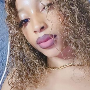 Model - NaughtyslutX Squirting