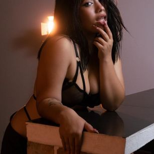 Model - Ary deepthroat