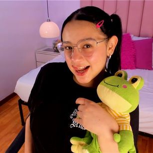 Model - Amy Ferreira heels