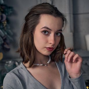 Model - Nicky Summer legs