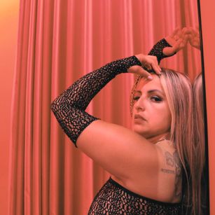 Model - HELLEN Bigtits