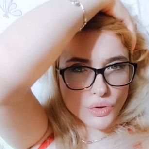 Model - KateRay deepthroat