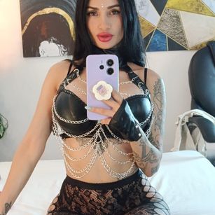 Model - ANDREE_BLOSSOM feet