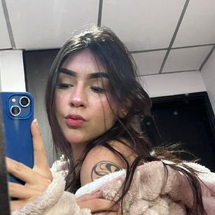 Model - Violet Blaze deepthroat