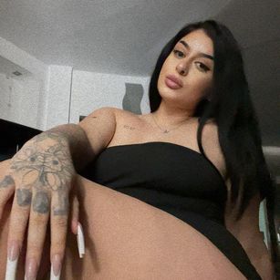 Model - NayaNoirX feet