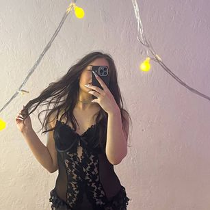 Model - Jess natural