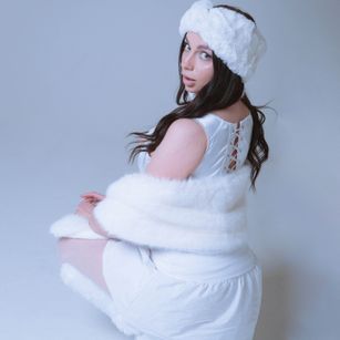 Model - Luna Night bigboobs