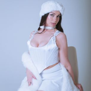 Model - Luna Night bigboobs