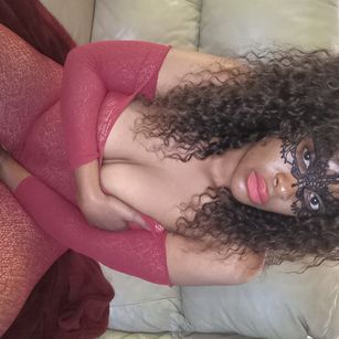 Model - NiaRyder dildo