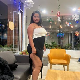 Model - AngelaBrown tits